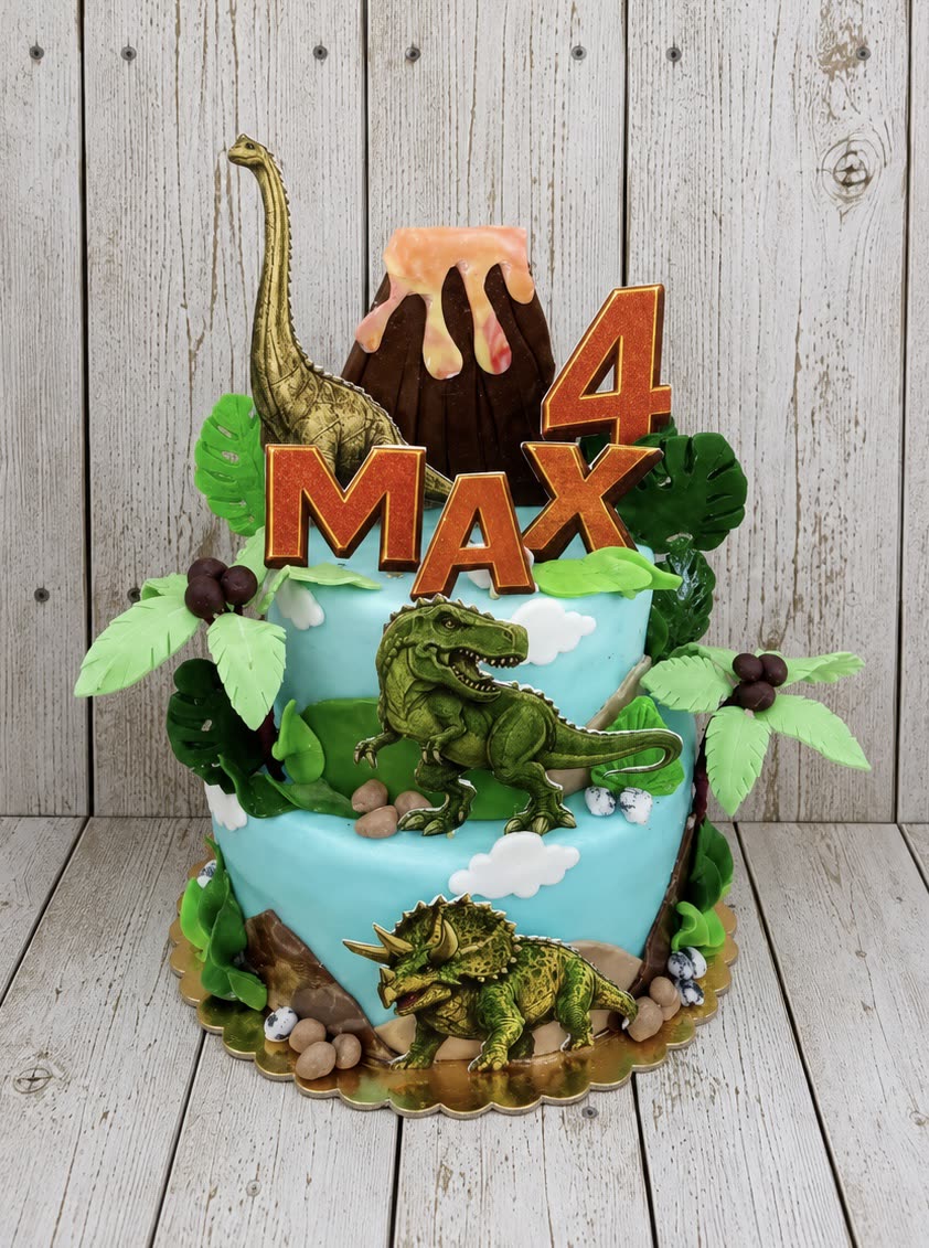 Kétemeletes dinoszauruszos torta vulkánnal és pálmafákkal