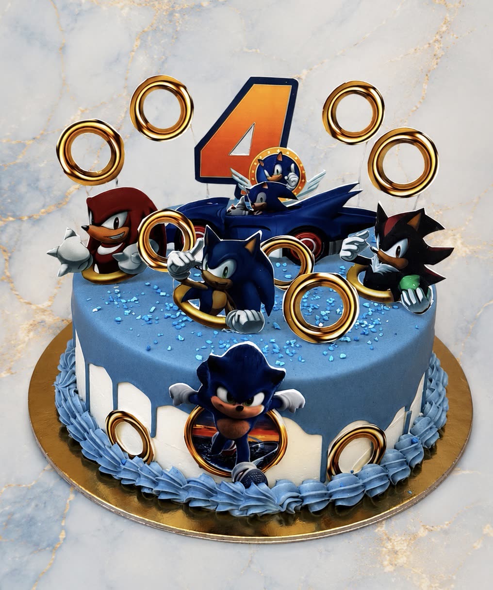 Kék Sonic torta arany gyűrűkkel és figurákkal