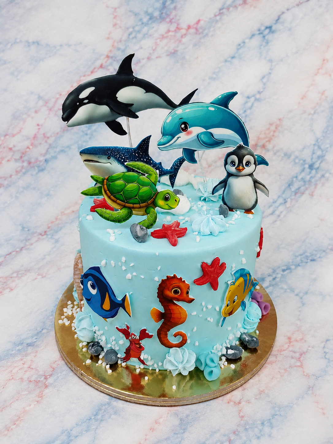 Világoskék tengeri torta delfinnel, teknőssel és pingvinnel